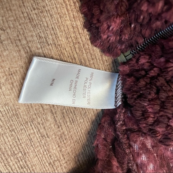 Stan Herman Fuzzy Teddy Bear Maroon Pullover Size Medium - Picture 4 of 4